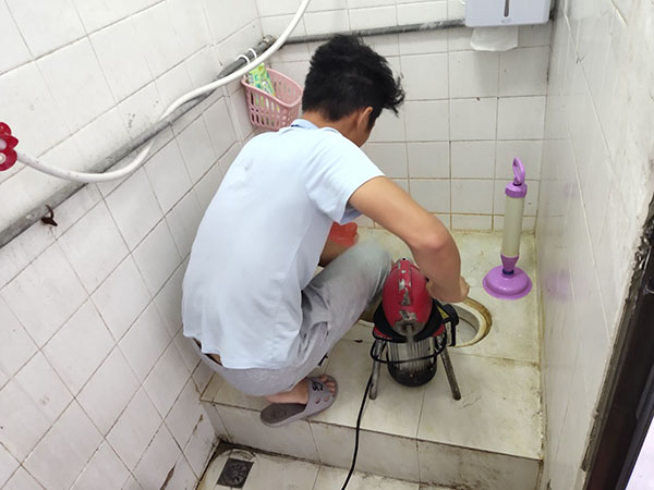 保德肥皂掉到马桶里把马桶堵住了怎么办？马桶堵住了怎么办