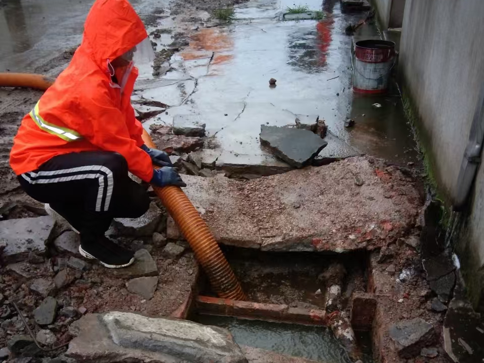 保德专业清理污水池 炜誉市政以规范流程守护城市 “肠道”